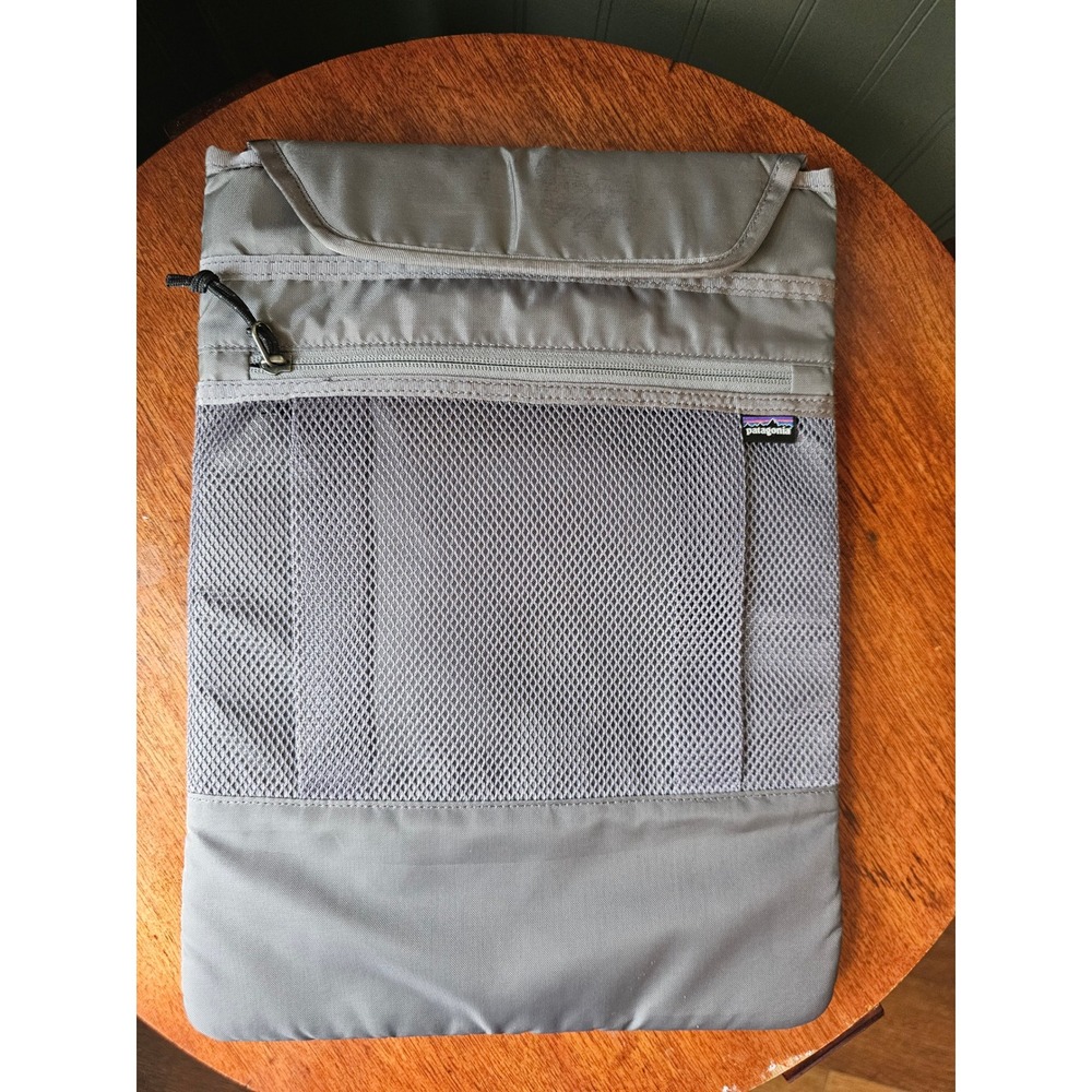 Patagonia Padded Laptop Sleeve Case 13-15 Inch Gray Mesh Pocket Travel‎ Tech Bag